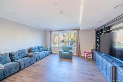 18 Robin Way, Great Neck, NY 11021 - Photo 16