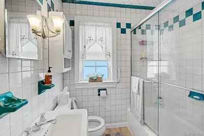 72 Harris Street, Patchogue, NY 11772 - Photo 16