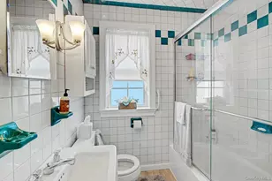 72 Harris St, Patchogue, NY 11772 - Photo 16