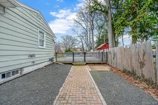 317 Centre Ave, Lindenhurst, NY 11757 - Photo 16