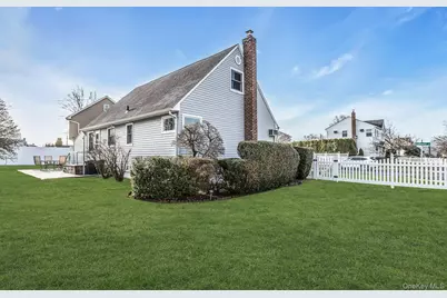 247 Knollwood Lane, Seaford, NY 11783 - Photo 24