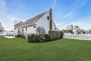 247 Knollwood Ln, Seaford, NY 11783 - Photo 24