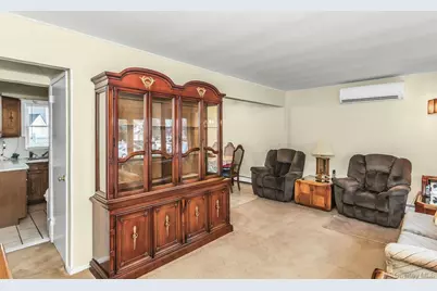 247 Knollwood Lane, Seaford, NY 11783 - Photo 4