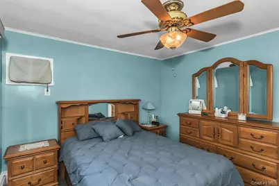 247 Knollwood Lane, Seaford, NY 11783 - Photo 12