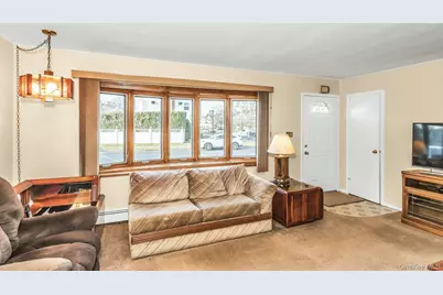 247 Knollwood Lane, Seaford, NY 11783 - Photo 6