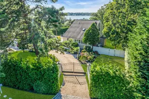 35 Grant Blvd, Hampton Bays, NY 11946 - Photo 2