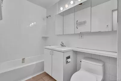 228 Mariners Way, Copiague, NY 11726 - Photo 8