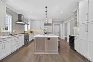 208 Cow Neck Rd, Port Washington, NY 11050 - Photo 10