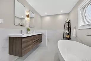 208 Cow Neck Rd, Port Washington, NY 11050 - Photo 20
