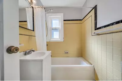 2478 Loft Avenue, Baldwin, NY 11510 - Photo 16