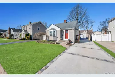 2478 Loft Avenue, Baldwin, NY 11510 - Photo 2