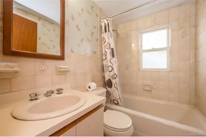 832 Stratford Drive, East Meadow, NY 11554 - Photo 12