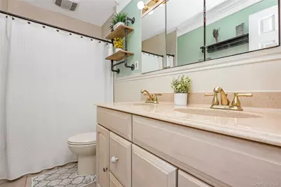 10 Glen Hollow Road #C7, Holtsville, NY 11742 - Photo 12