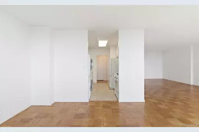 27110 Grand Central Parkway #26A, Floral Park, NY 11005 - Photo 10