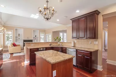 9 Stony Gate Oval, New Rochelle, NY 10804 - Photo 6