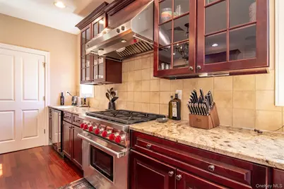 9 Stony Gate Oval, New Rochelle, NY 10804 - Photo 4