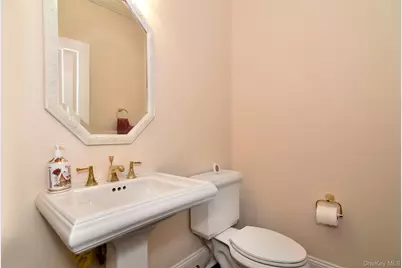 9 Stony Gate Oval, New Rochelle, NY 10804 - Photo 14