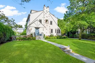 47 Pine Brook Dr, Larchmont, NY 10538 - Photo 2