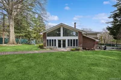 6 Viola Drive, Glen Cove, NY 11542 - Photo 2
