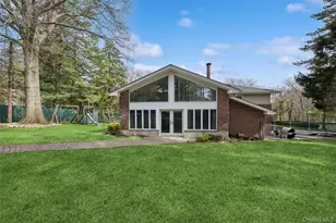 6 Viola Dr, Glen Cove, NY 11542 - Photo 2