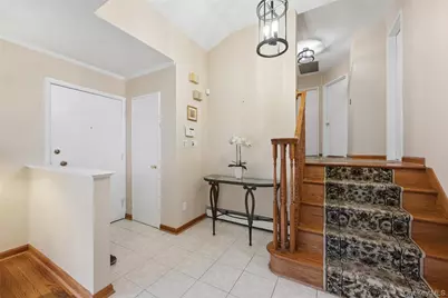 6 Viola Drive, Glen Cove, NY 11542 - Photo 4