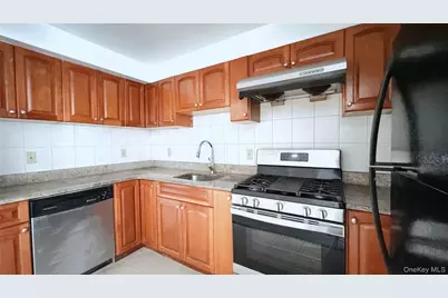 6434 Grand Central Parkway #3D, Forest Hills, NY 11375 - Photo 6
