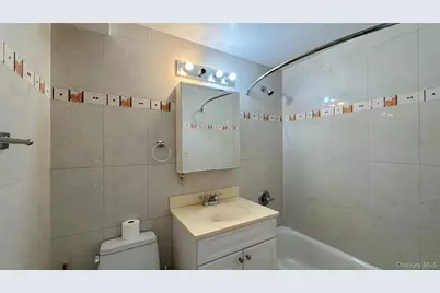 6434 Grand Central Parkway #3D, Forest Hills, NY 11375 - Photo 10