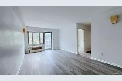 6434 Grand Central Parkway #3D, Forest Hills, NY 11375 - Photo 8
