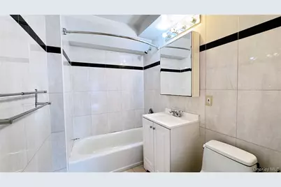 6434 Grand Central Parkway #3D, Forest Hills, NY 11375 - Photo 16