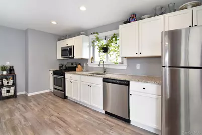 16 Badeau Place, New Rochelle, NY 10801 - Photo 6