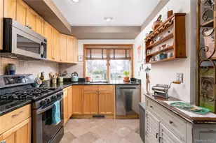 1603 Bluffs Dr N, Calverton, NY 11933 - Photo 2