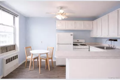 6815 Selfridge Street #6D, Forest Hills, NY 11375 - Photo 4