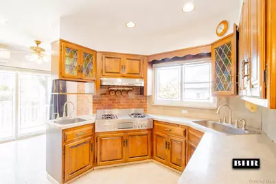 154 Beaumont Street, Brooklyn, NY 11235 - Photo 4