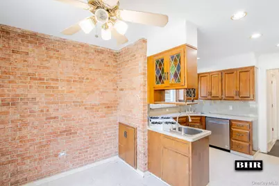 154 Beaumont Street, Brooklyn, NY 11235 - Photo 4