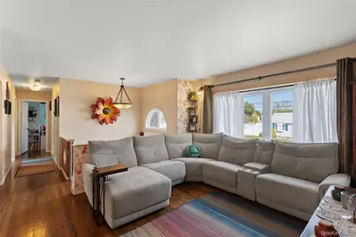 182 Montgomery Avenue, West Babylon, NY 11704 - Photo 4