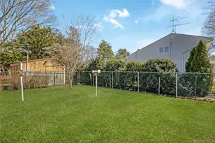 8 Shari Ln, East Northport, NY 11731 - Photo 4