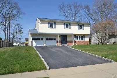 10 Maureen Drive, Hauppauge, NY 11788 - Photo 2