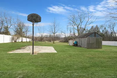 10 Pierre Drive, Commack, NY 11725 - Photo 8