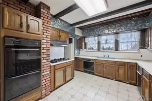 193-12 Foothill Ave, Hollis, NY 11423 - Photo 10