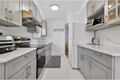 147-50 Barclay Avenue, Flushing, NY 11355 - Photo 10