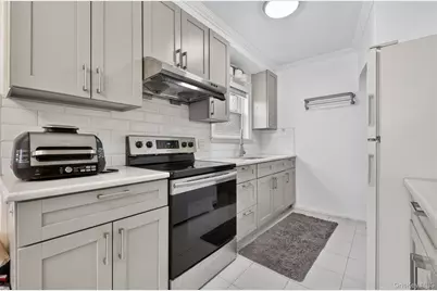 147-50 Barclay Avenue, Flushing, NY 11355 - Photo 12