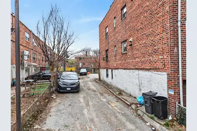 147-50 Barclay Avenue, Flushing, NY 11355 - Photo 18