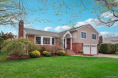 137 Weyford Terrace, Garden City, NY 11530 - Photo 2