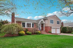 137 Weyford Terrace, Garden City, NY 11530 - Photo 2