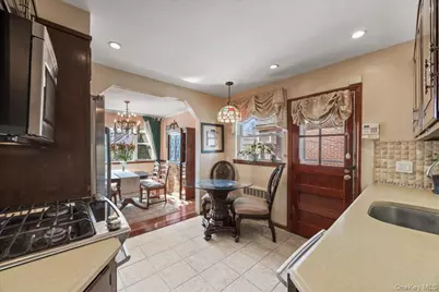 214 Central Boulevard, New Hyde Park, NY 11040 - Photo 8