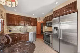 214 Central Blvd, New Hyde Park, NY 11040 - Photo 6