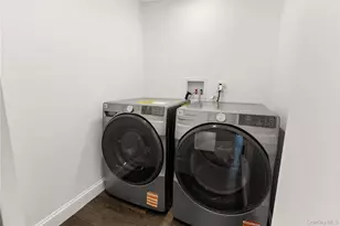 184 Dallas St, Lindenhurst, NY 11757 - Photo 10