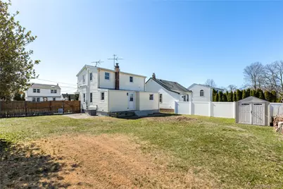 184 Dallas Street, Lindenhurst, NY 11757 - Photo 16