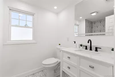 184 Dallas Street, Lindenhurst, NY 11757 - Photo 14