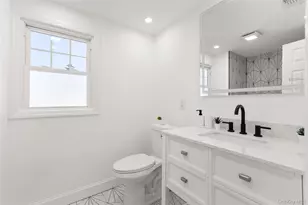 184 Dallas St, Lindenhurst, NY 11757 - Photo 14